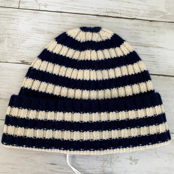 NWT Everlane The Cashmere Beanie Hat in Navy/Bone - Picture 2 of 9